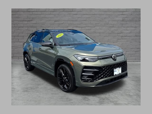 Used 2025 Volkswagen Tiguan SE R-Line