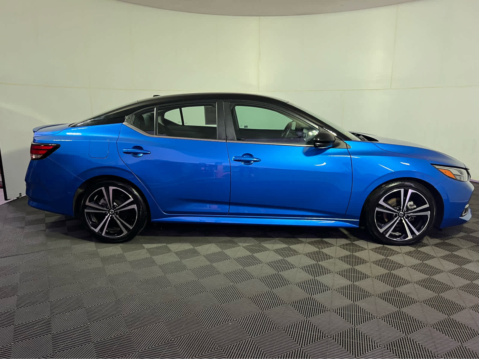 Certified 2023 Nissan Sentra SR w/ Electronics Package FWD image 8