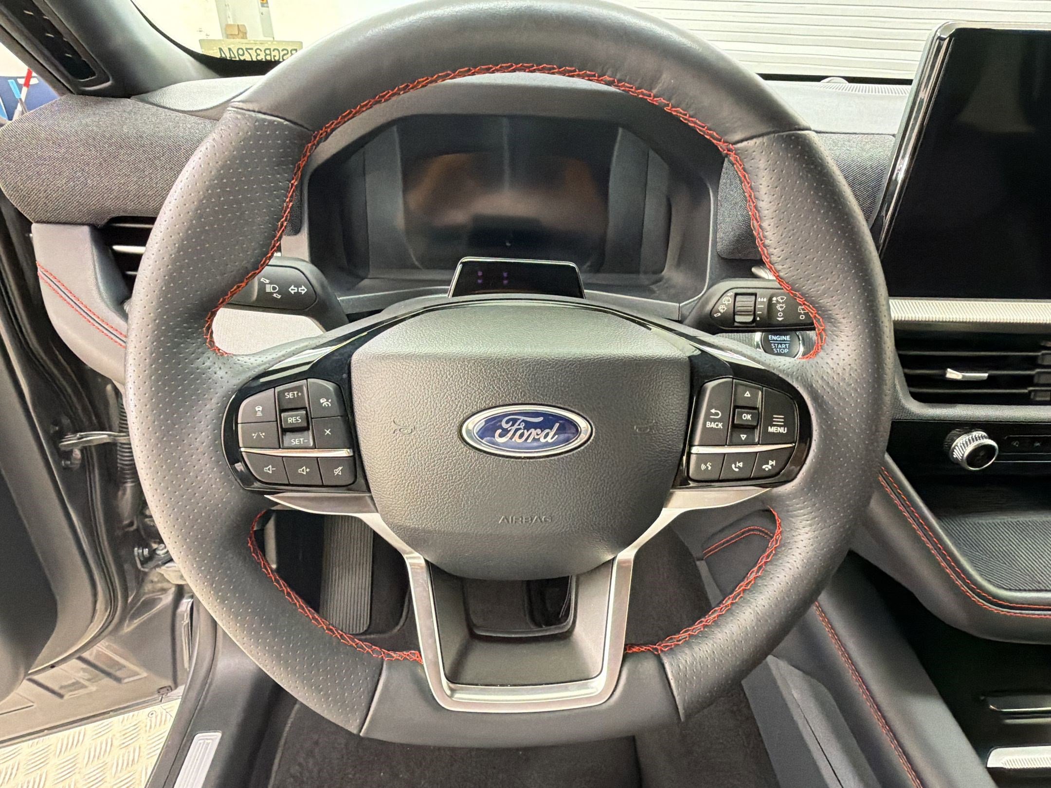 Used 2025 Ford Explorer ST-Line w/ ST-Line Street Pack AWD/4WD image 17
