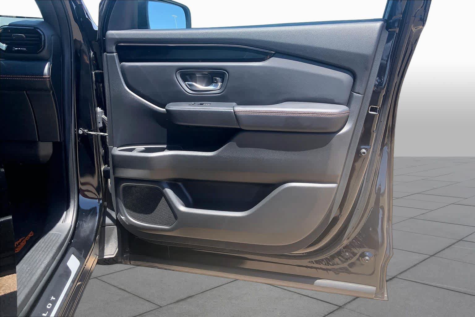 Used 2025 Honda Pilot TrailSport image 23