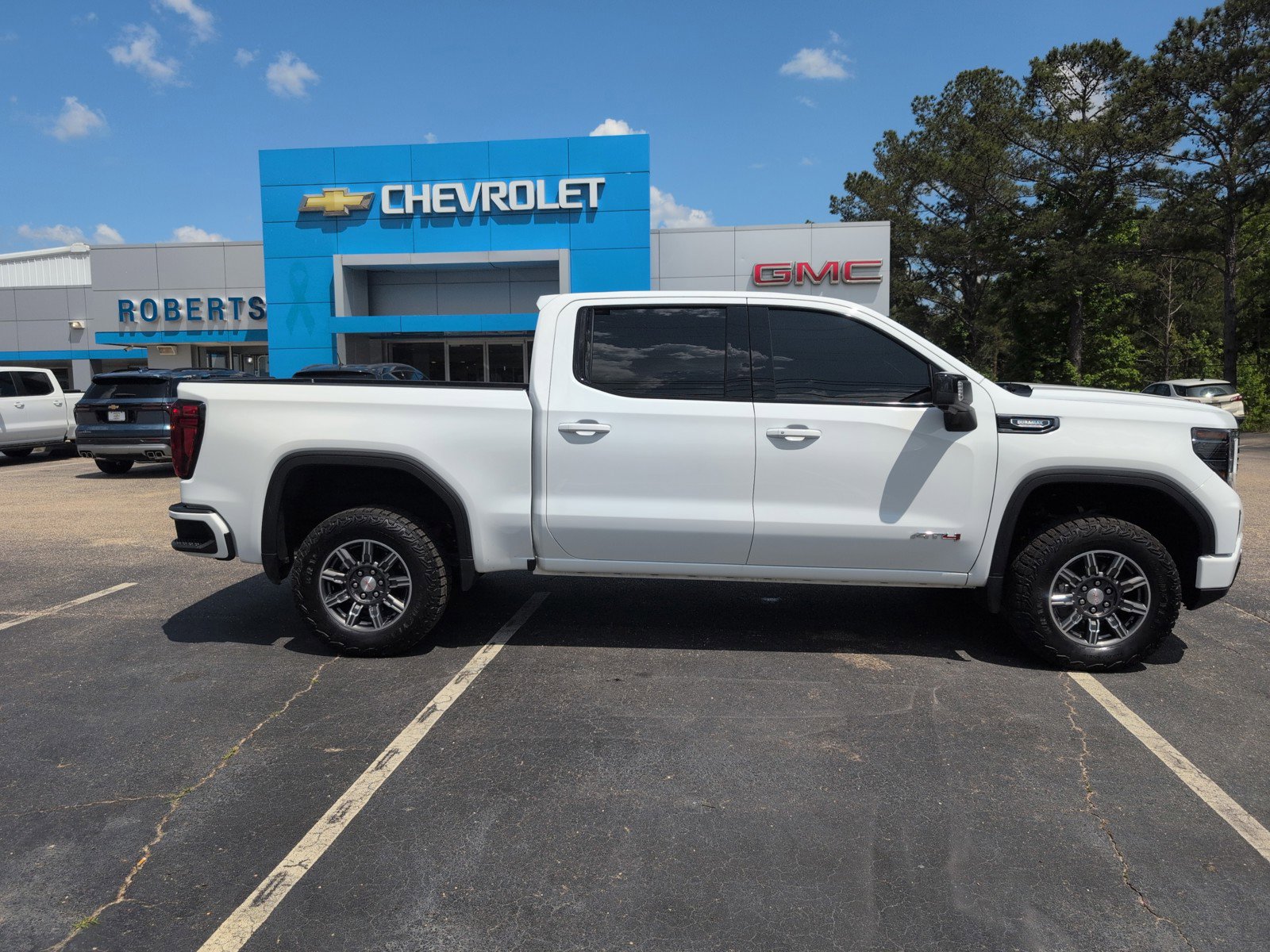 Used 2024 GMC Sierra 1500 AT4 w/ Technology Package image 6