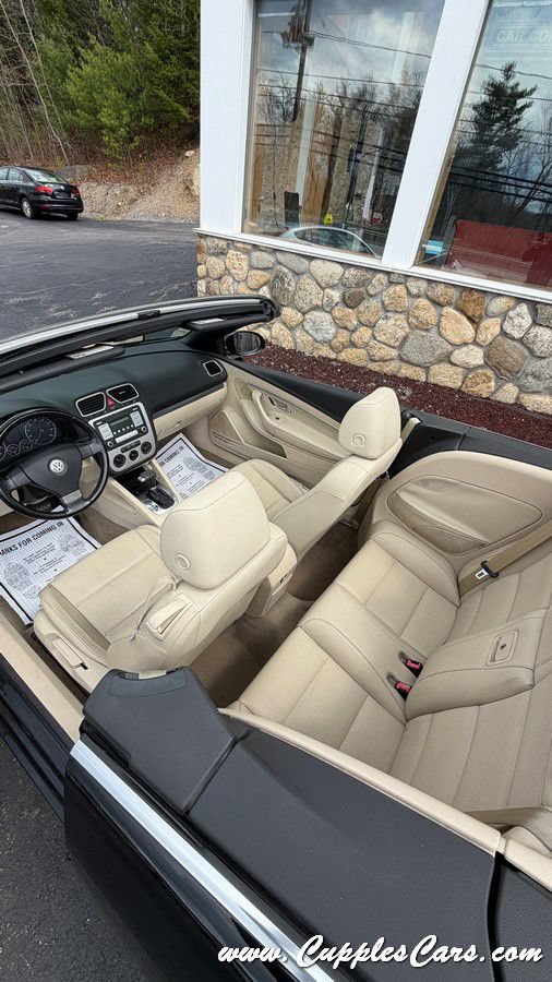 Used 2008 Volkswagen Eos 2.0T FWD image 29