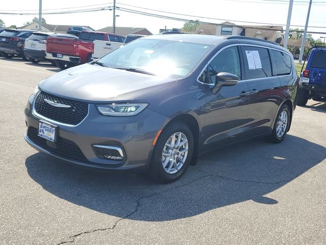 Used 2022 Chrysler Pacifica Touring-L FWD image 2