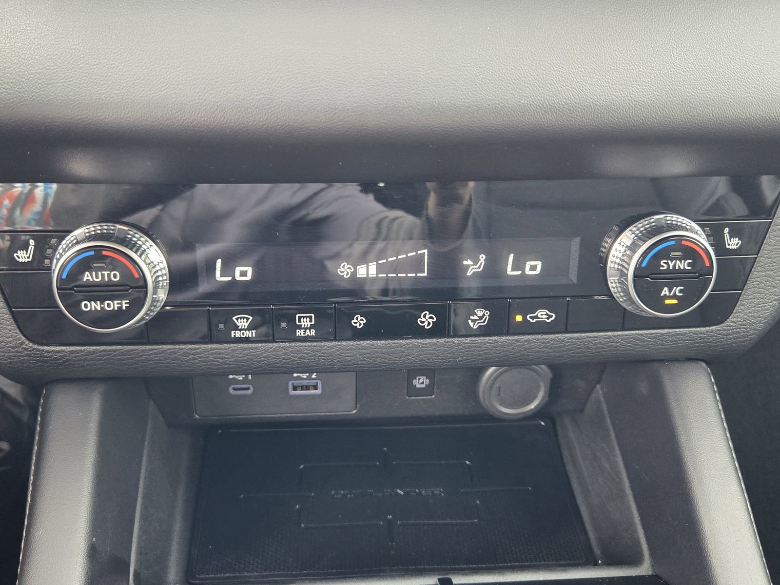 Used 2024 Mitsubishi Outlander SE image 16