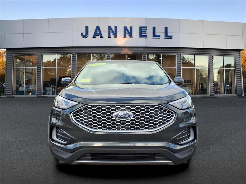 Used 2024 Ford Edge SEL w/ Class II Trailer Tow Package image 2