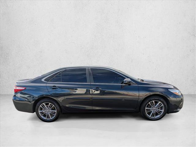 Used 2017 Toyota Camry SE image 4