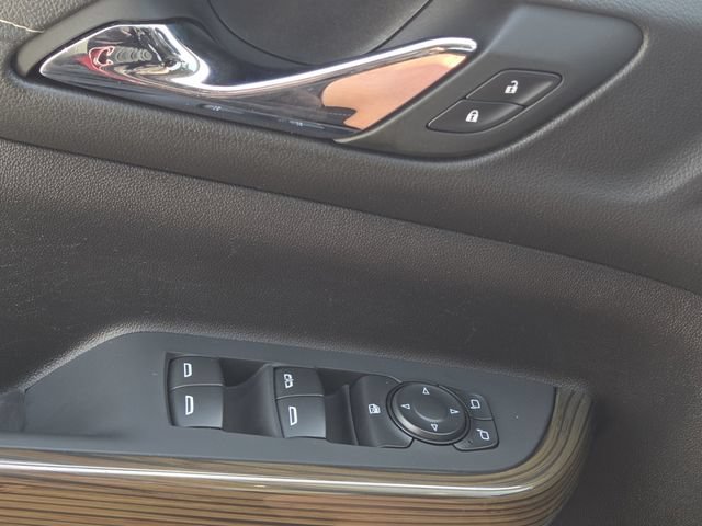 Used 2023 GMC Acadia SLE w/ Driver Convenience Package FWD image 24