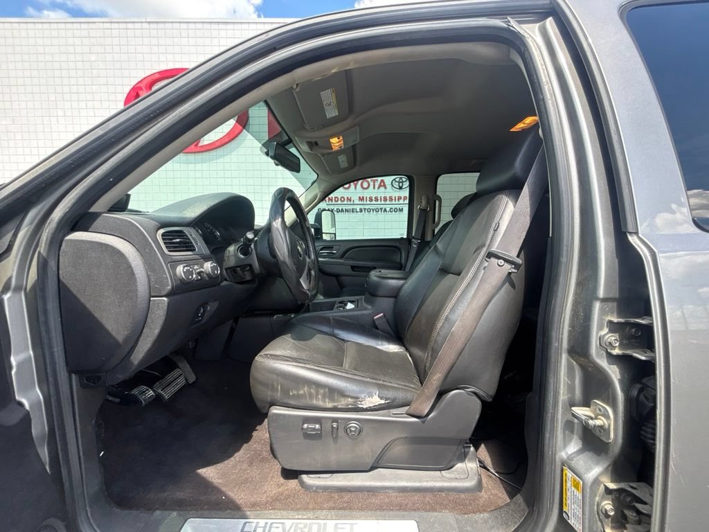 Used 2012 Chevrolet Silverado 3500 LTZ w/ LTZ Plus Package AWD/4WD image 3