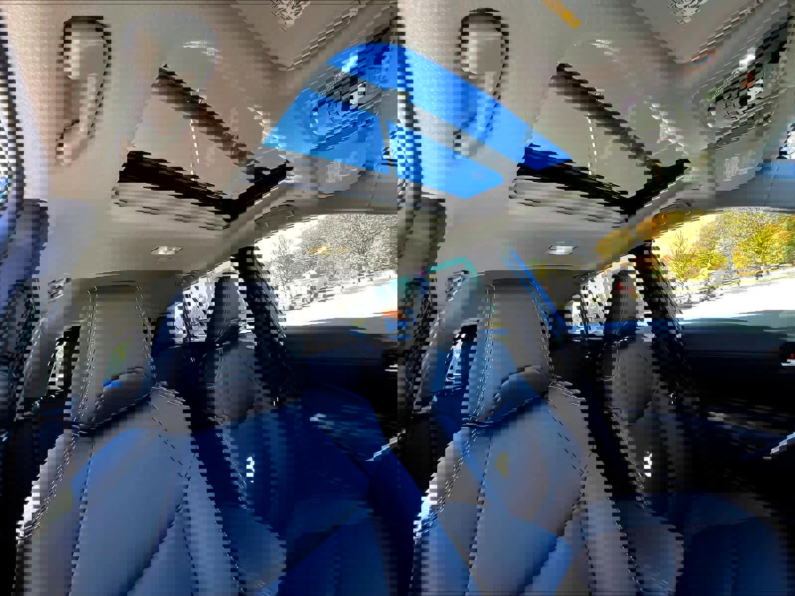 Used 2022 Toyota Corolla Cross XLE w/ Convenience Package image 22