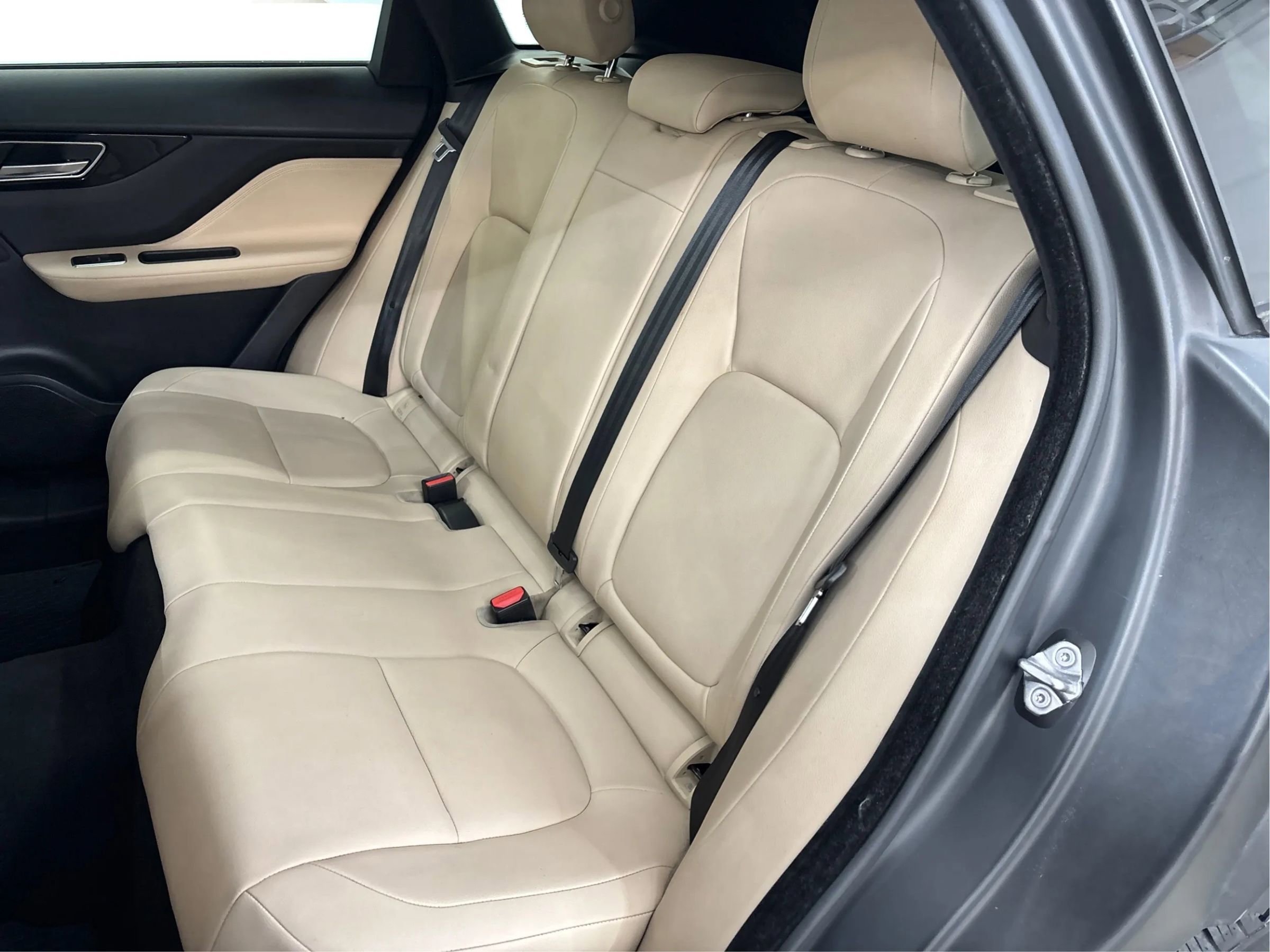 Used 2018 Jaguar F-PACE Premium image 14