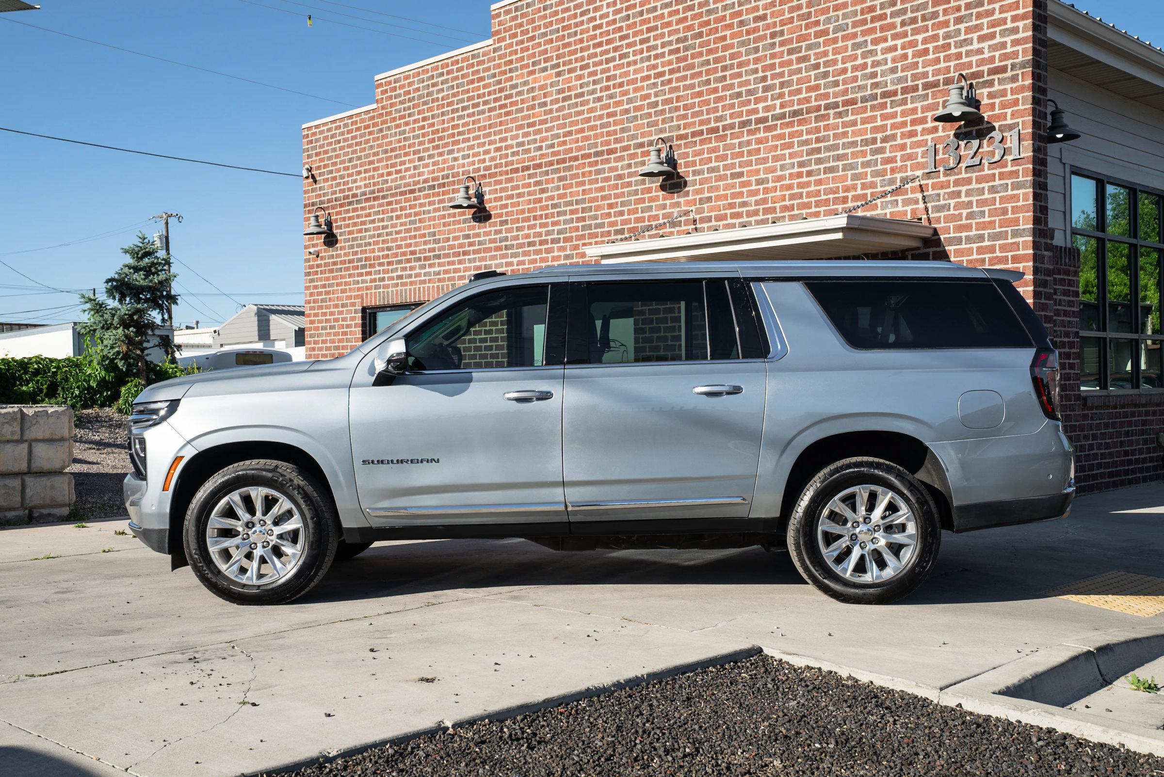 Used 2025 Chevrolet Suburban Premier AWD/4WD image 3
