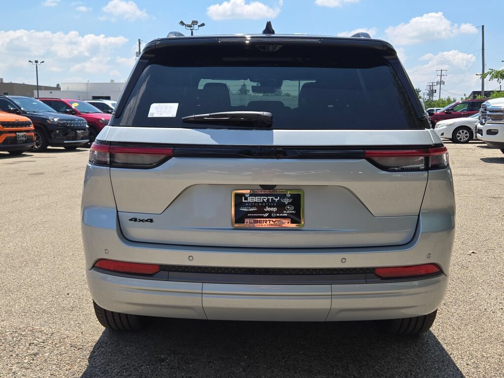 New 2026 Jeep Grand Cherokee Summit w/ Obsidian Package AWD/4WD image 18