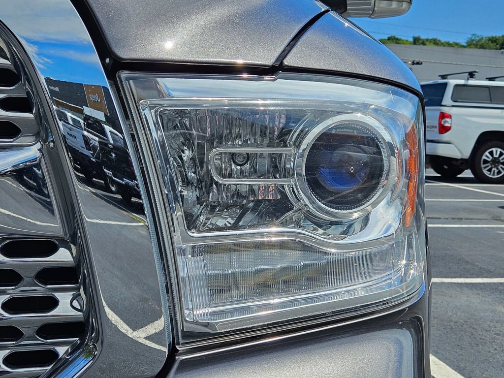 Used 2017 RAM 1500 Laramie w/ Convenience Group AWD/4WD image 10