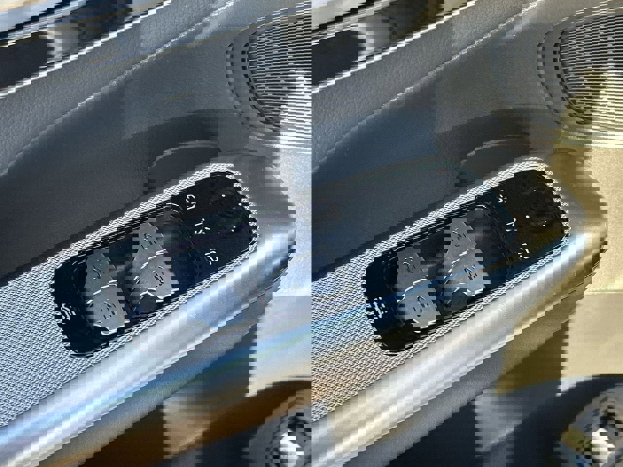 Used 2025 Mercedes-Benz GLC 300 4MATIC image 18