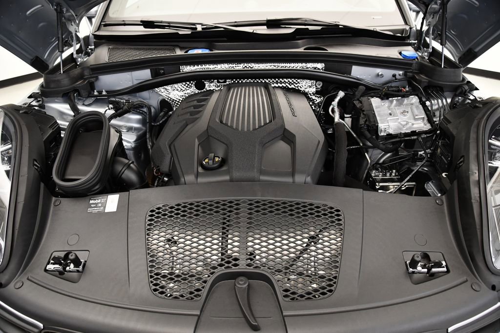 Used 2025 Porsche Macan Turbo image 12