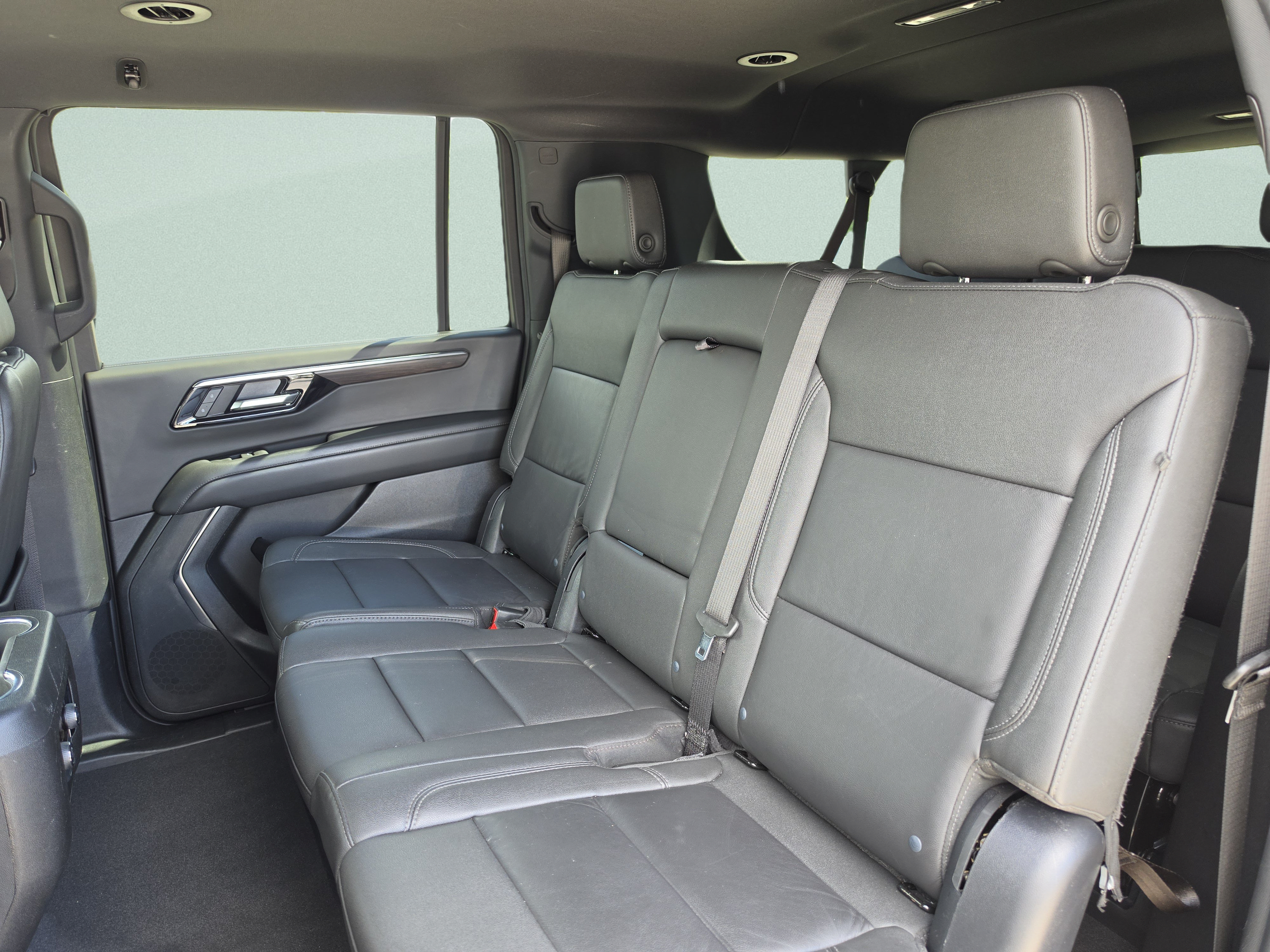 Used 2025 Chevrolet Suburban LT RWD image 24