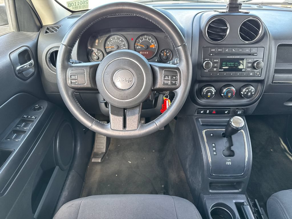 Used 2017 Jeep Patriot Latitude AWD/4WD image 24
