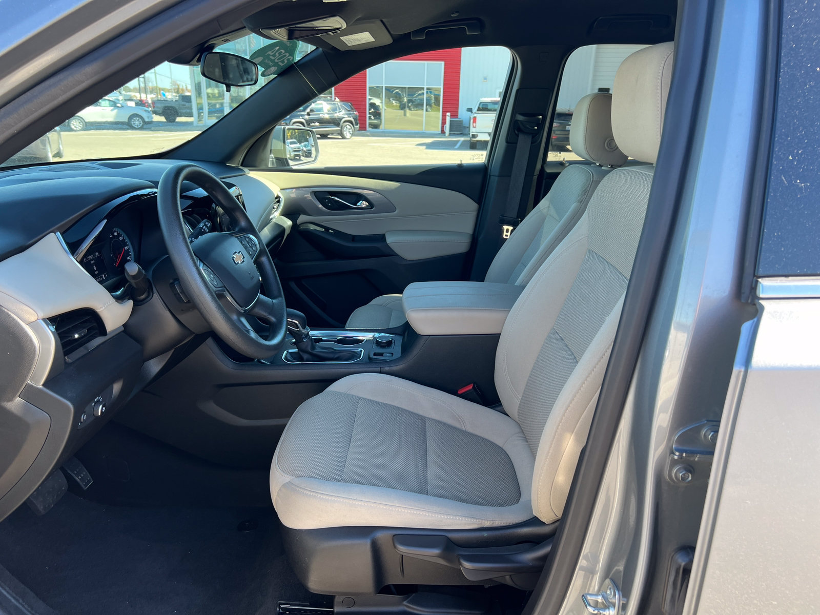 Used 2024 Chevrolet Traverse LS w/ Safety Package FWD image 5
