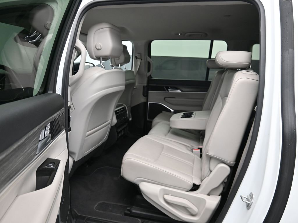 Used 2024 Jeep Wagoneer L Series II w/ Flexible Seating Group image 16