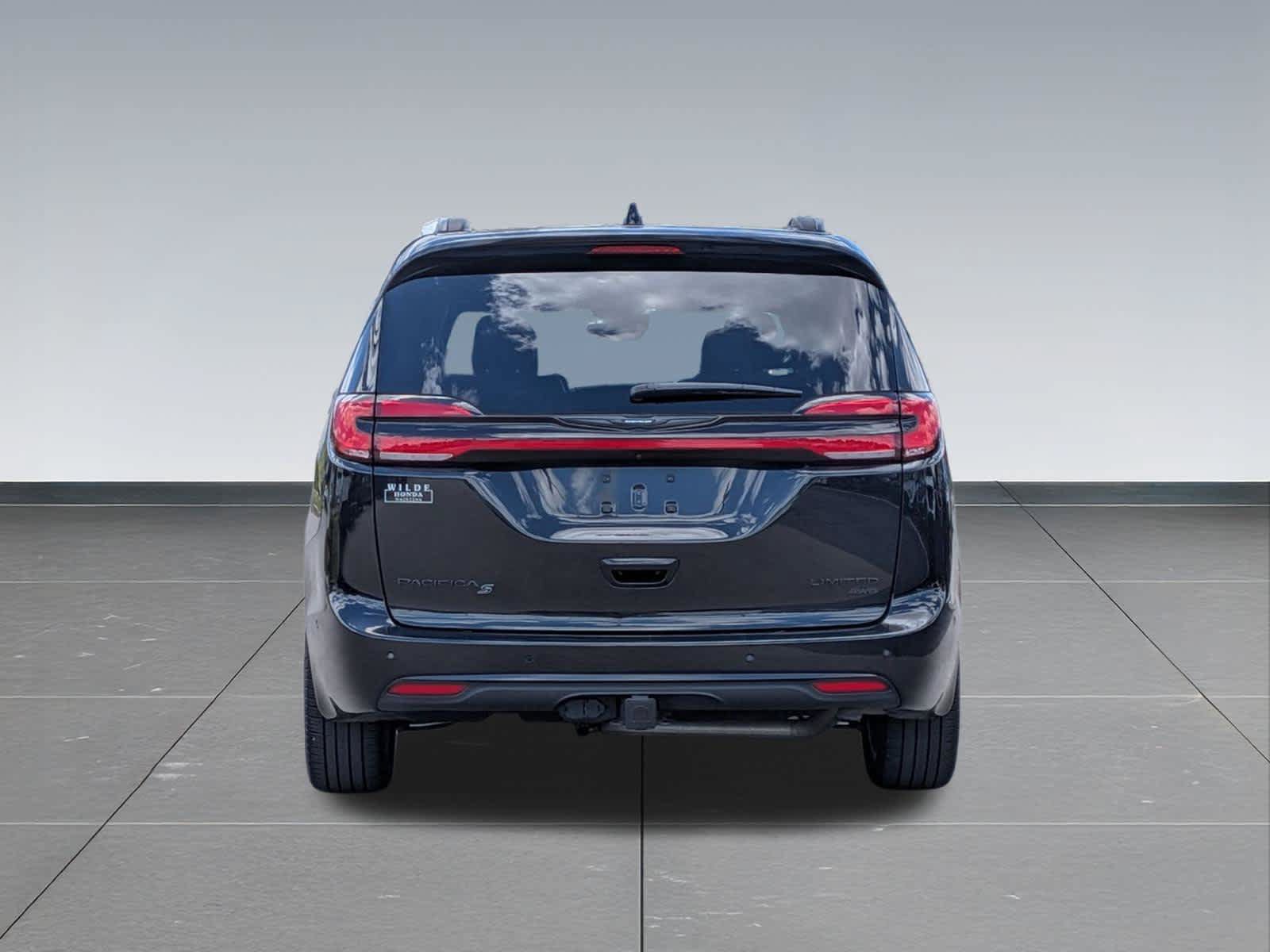 Used 2023 Chrysler Pacifica Limited w/ S Appearance Package AWD/4WD image 5