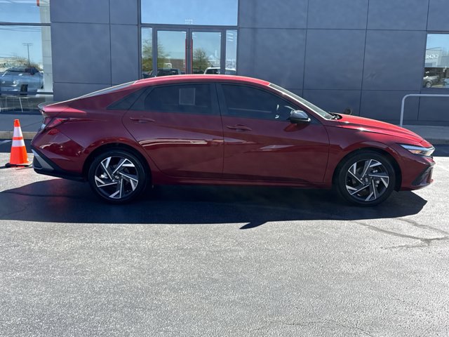 Used 2025 Hyundai Elantra Sport image 2