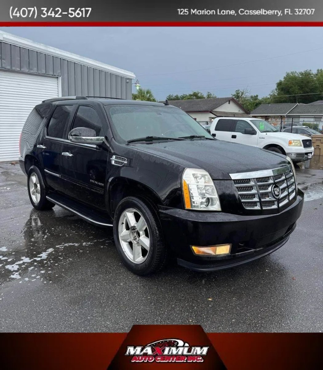 Used 2011 Cadillac Escalade 2WD w/ Touring Package image 2