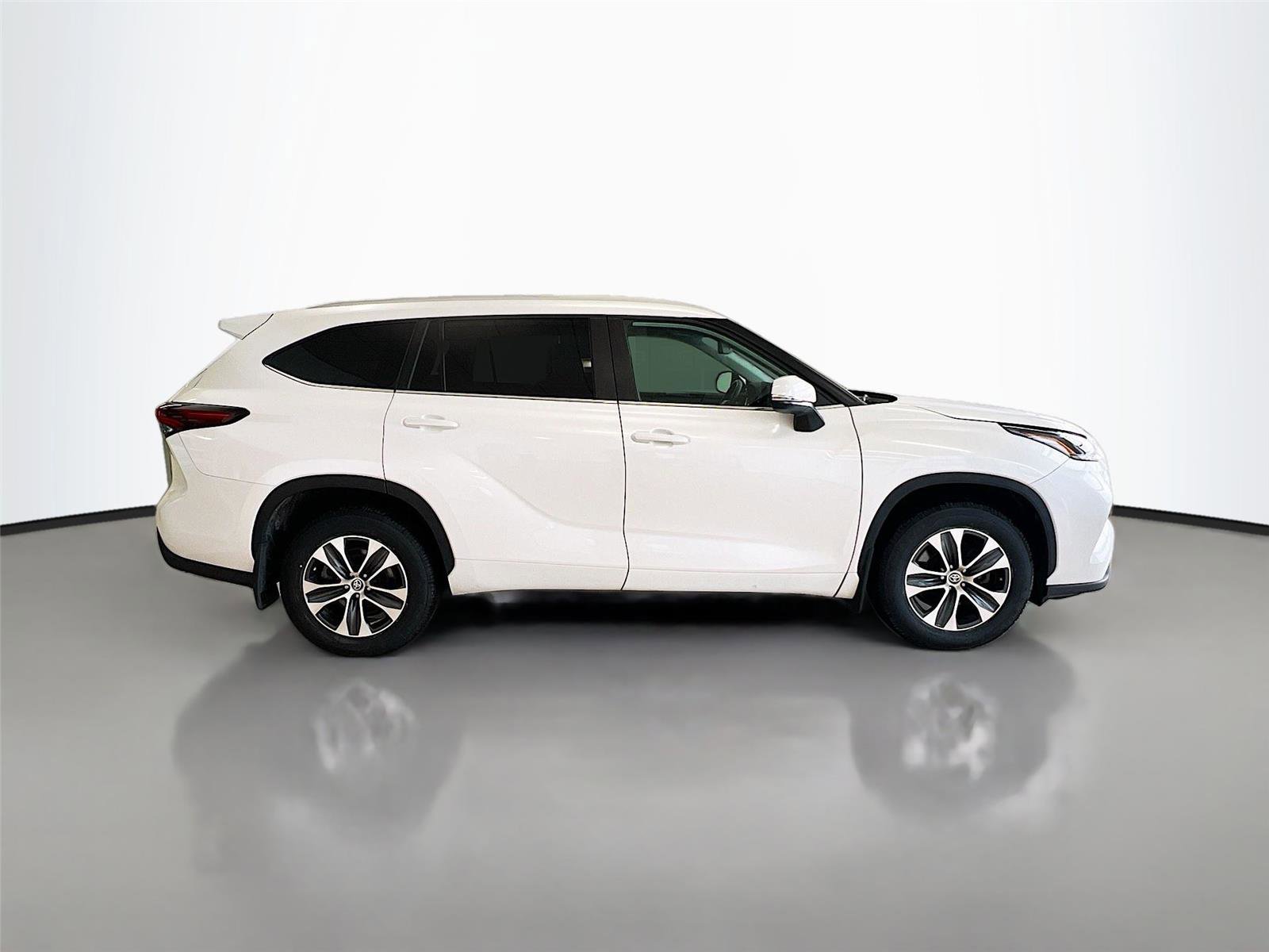 Used 2024 Toyota Highlander XLE image 41