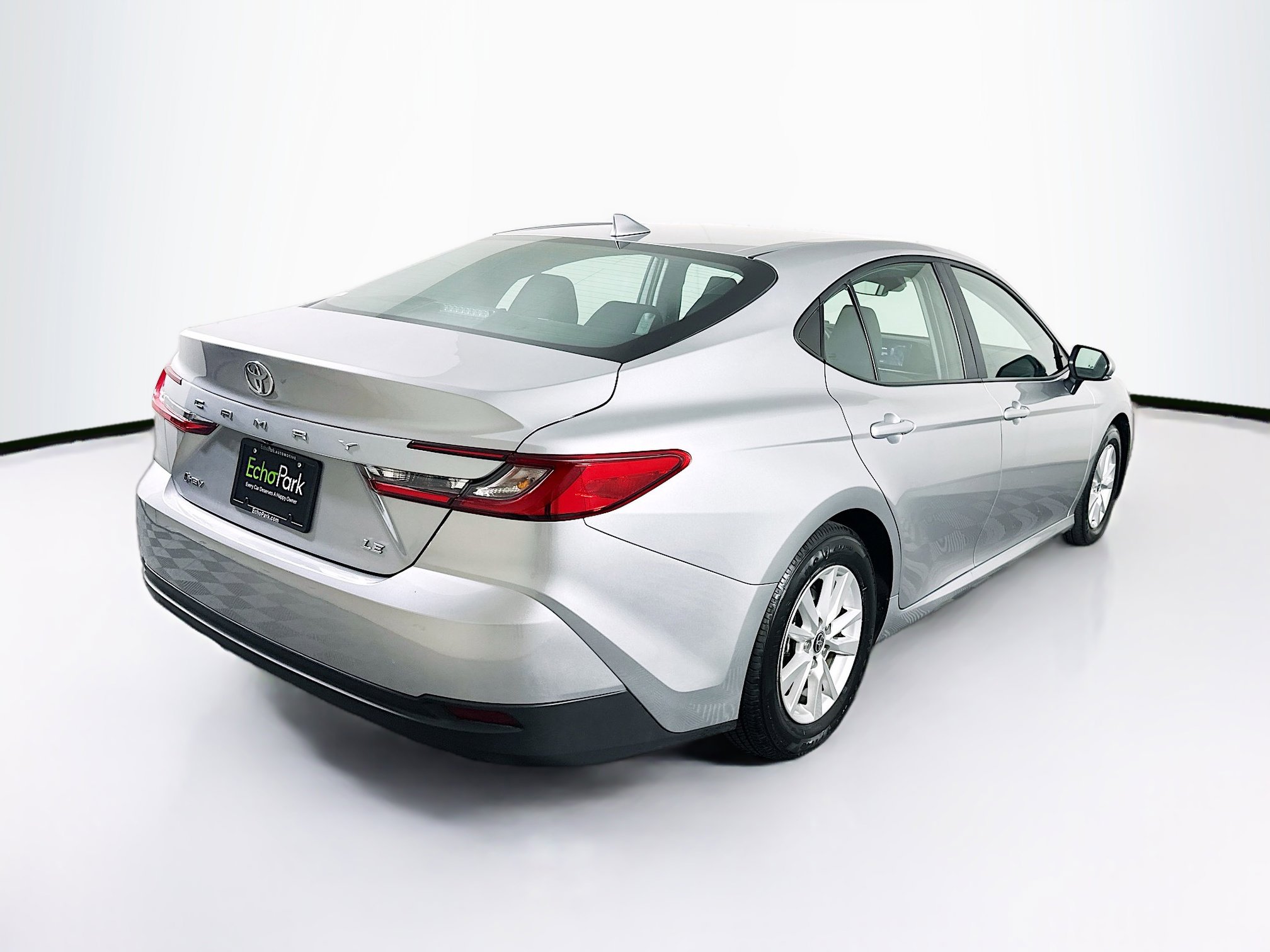 Used 2025 Toyota Camry LE image 9