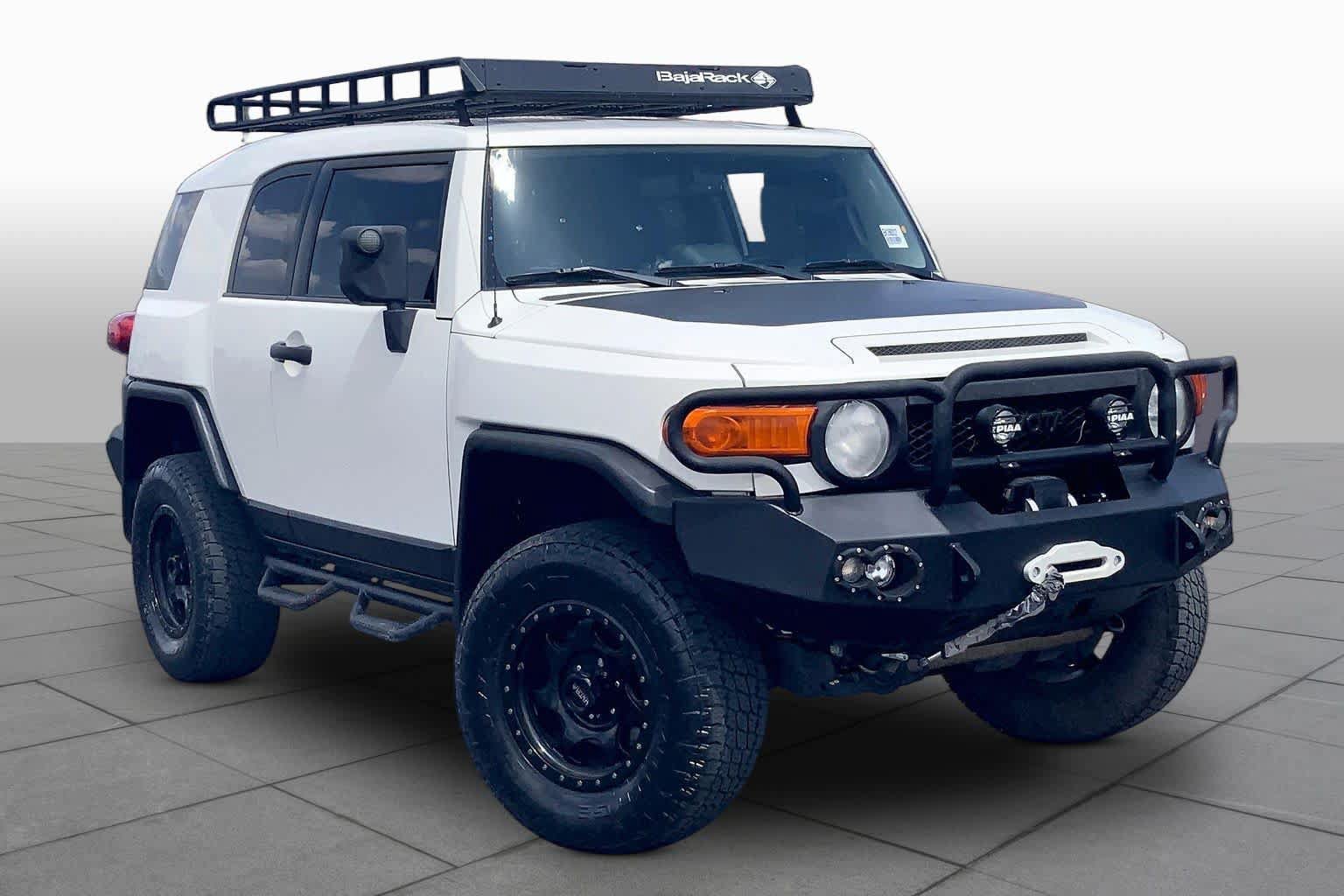 Used 2014 Toyota FJ Cruiser 4WD w/ Upgrade Package image 2
