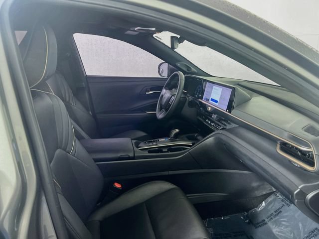 Used 2023 Toyota Crown AWD/4WD image 9