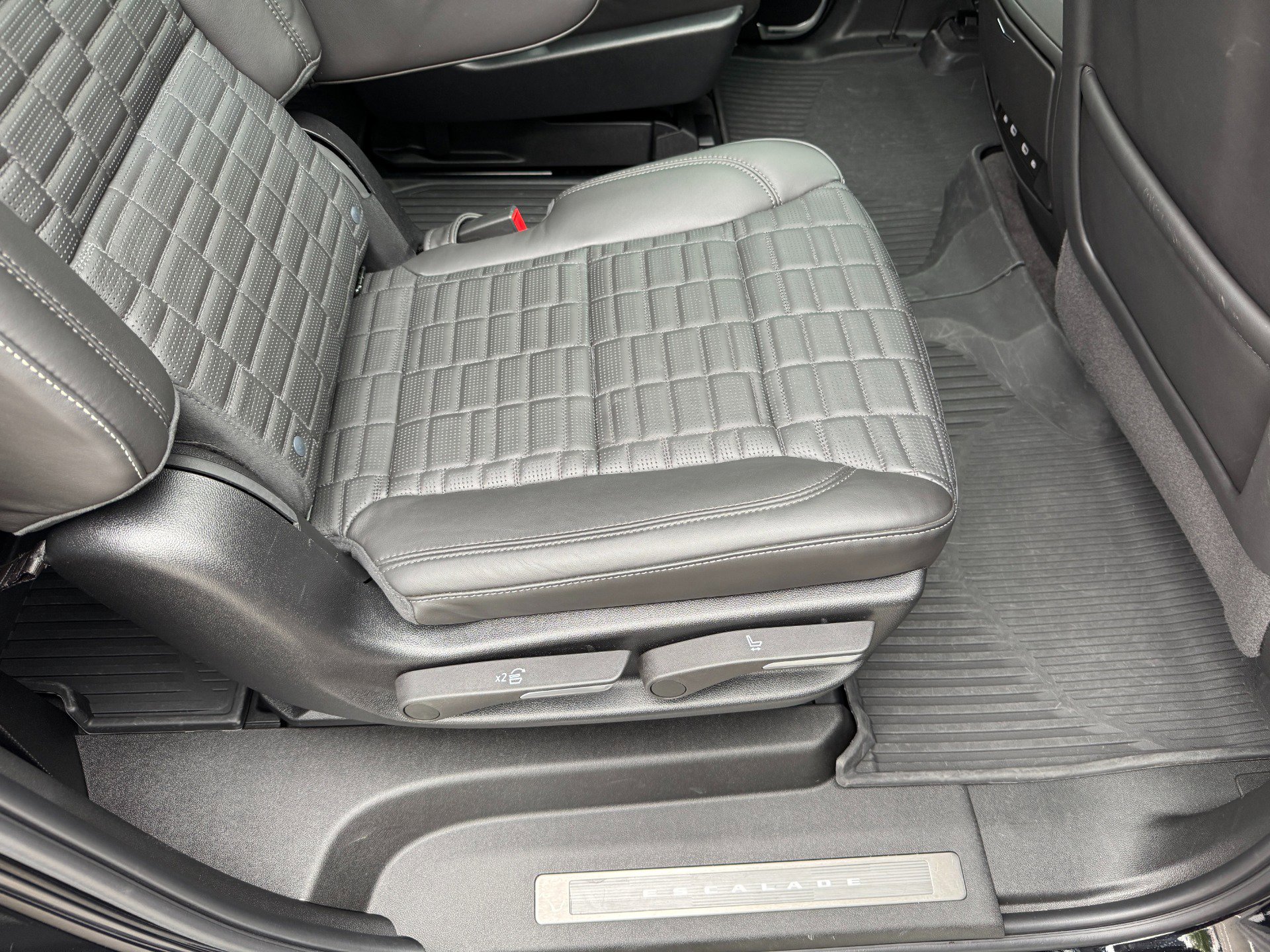 Used 2024 Cadillac Escalade ESV Sport Platinum w/ LPO, ONYX Package image 64