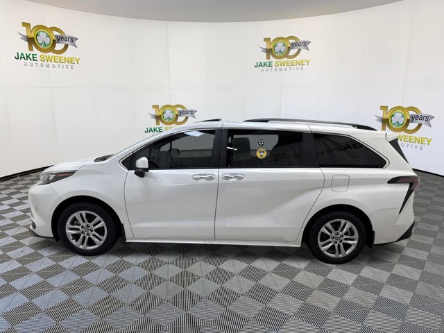 Used 2025 Toyota Sienna XLE w/ XLE Plus Package image 6