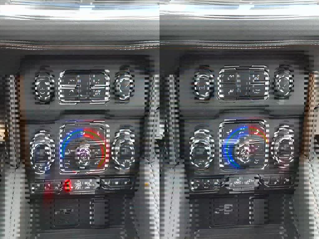 Used 2021 Chevrolet Tahoe High Country w/ Premium Package image 11