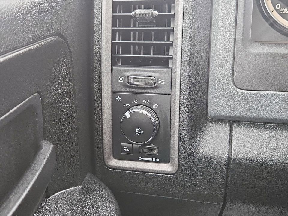 Used 2018 RAM 1500 Express w/ Express Value Package image 20