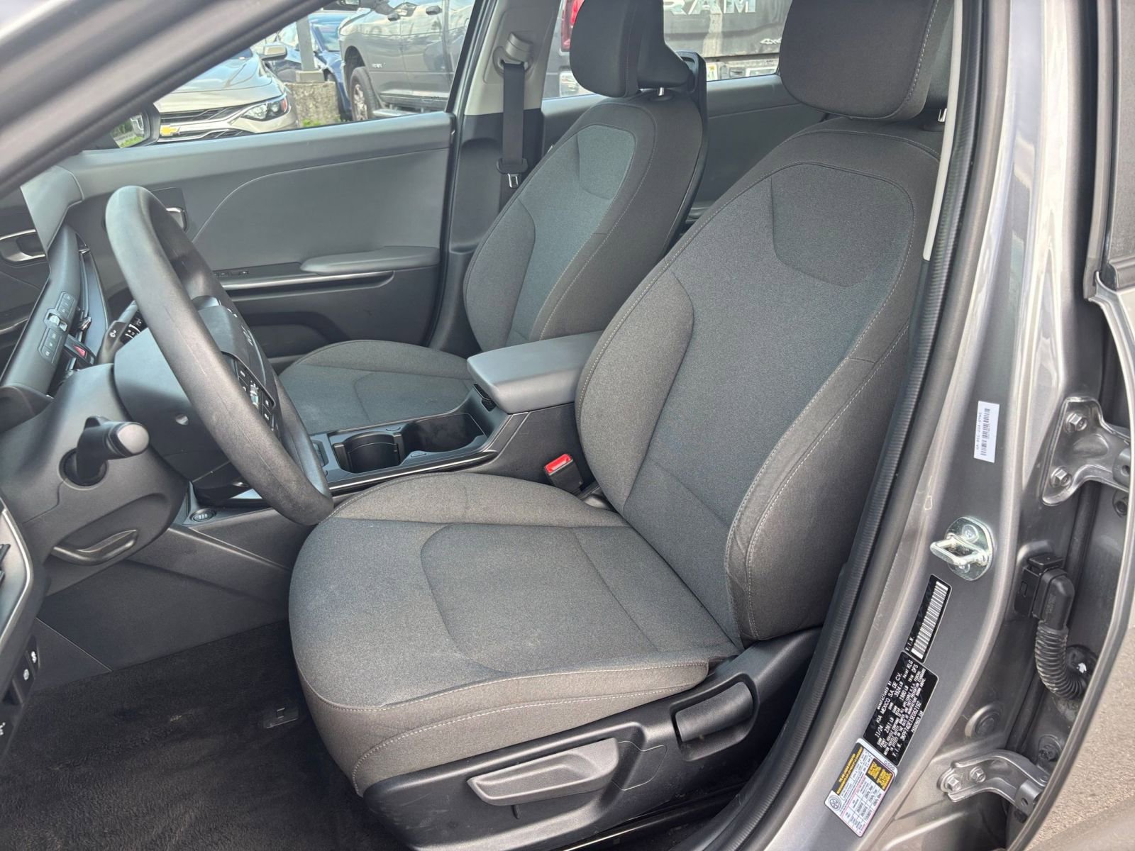 Used 2025 Kia K4 FWD image 36