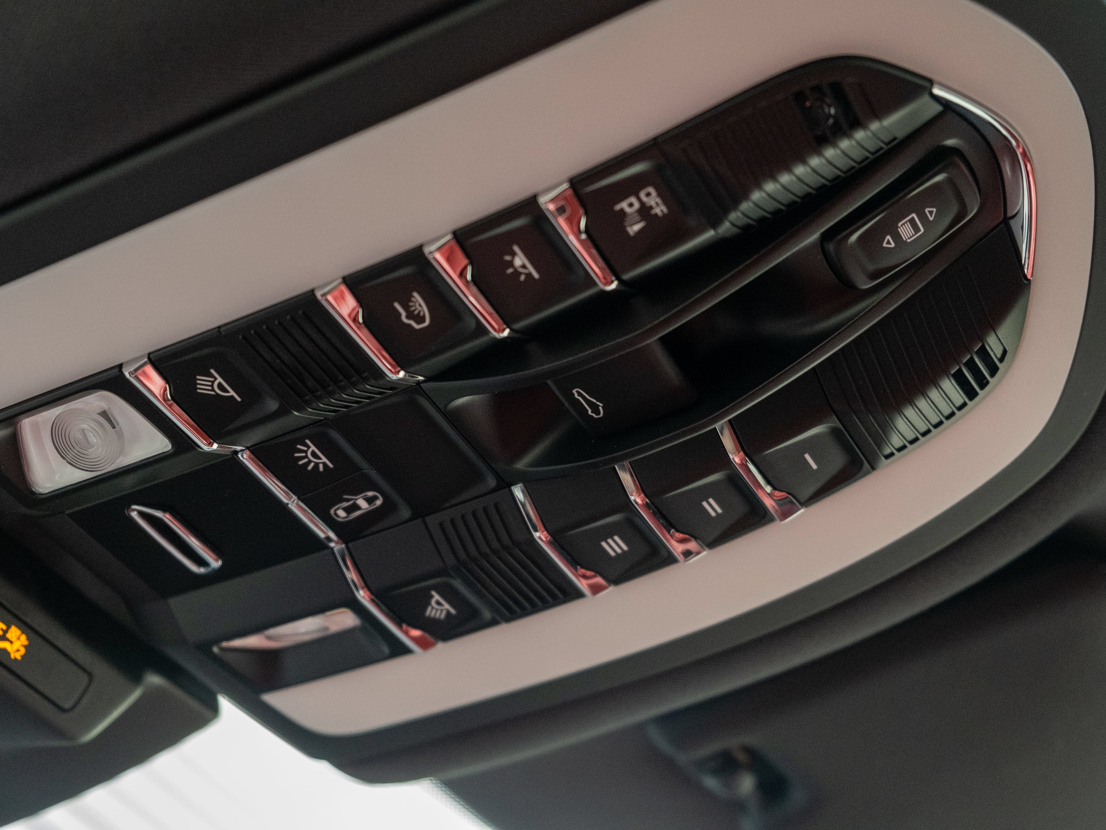 Certified 2024 Porsche Macan S AWD/4WD image 39