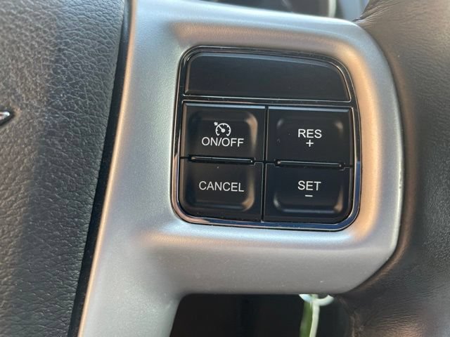 Used 2011 Chrysler 200 Touring FWD image 23