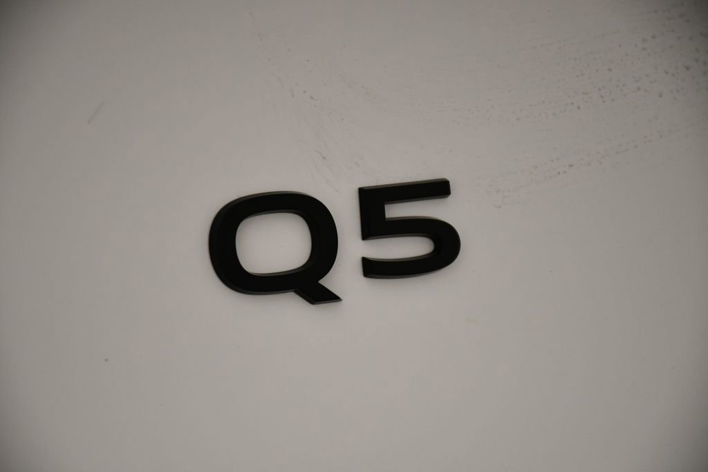 Used 2025 Audi Q5 Premium w/ Convenience Package image 9