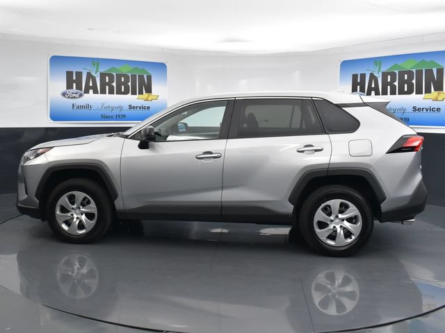 Used 2022 Toyota RAV4 LE FWD image 2