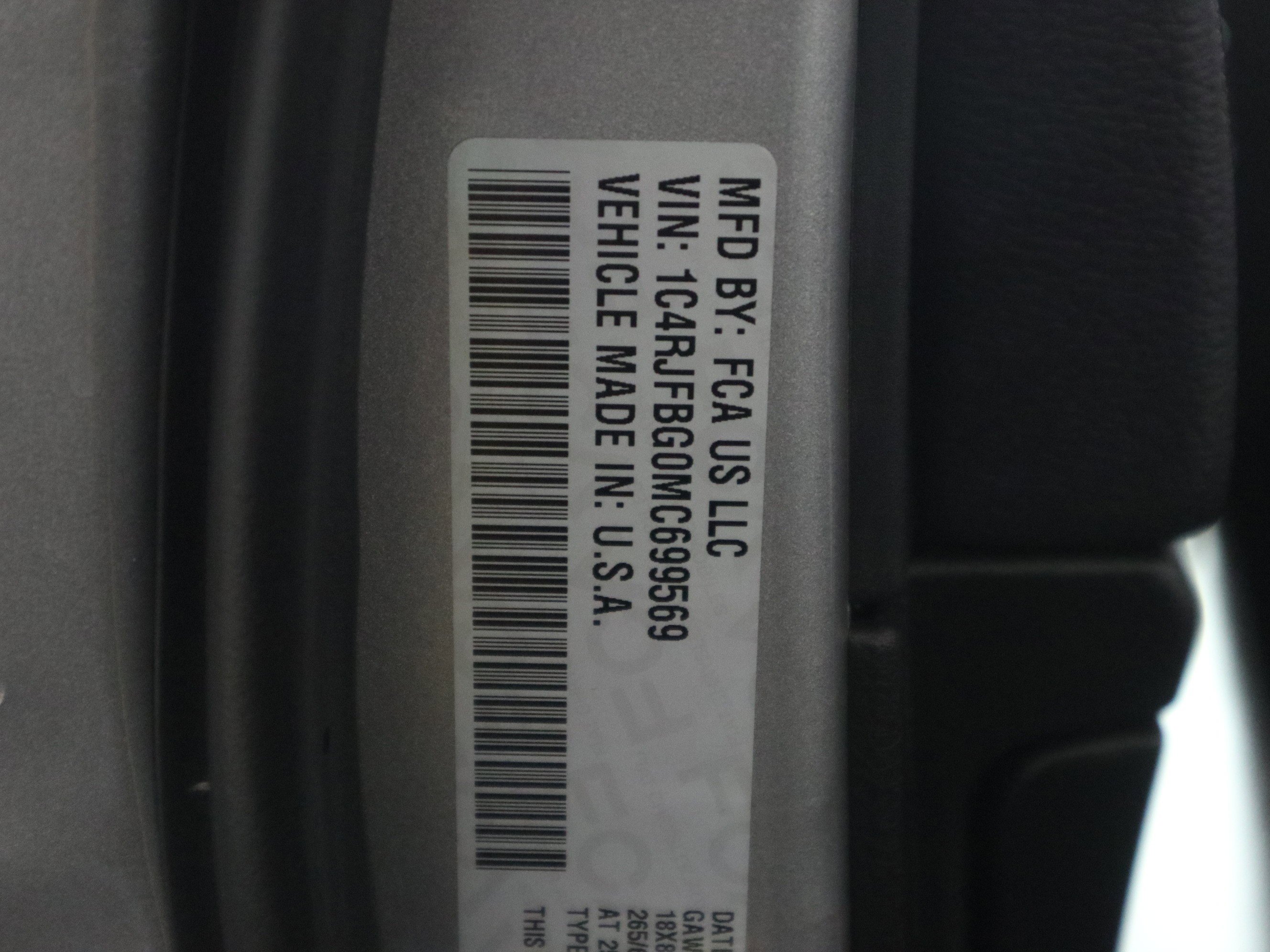 Used 2021 Jeep Grand Cherokee Limited w/ Luxury Group II image 38