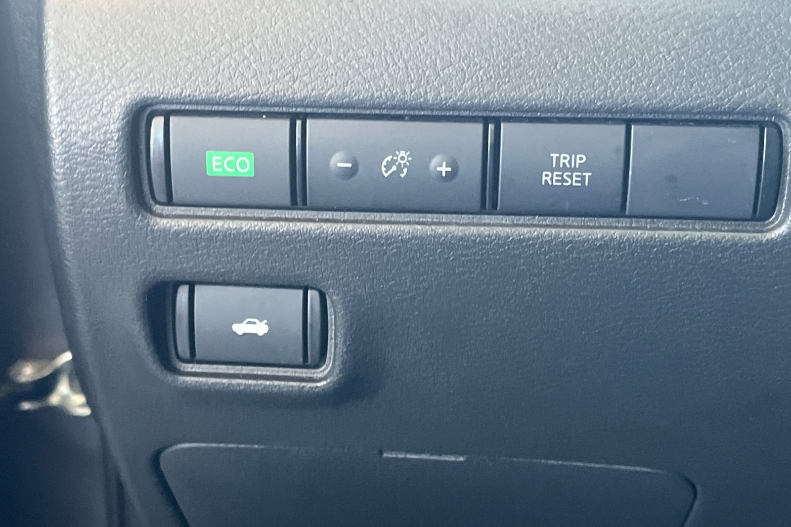 Used 2024 Nissan Sentra SV FWD image 39