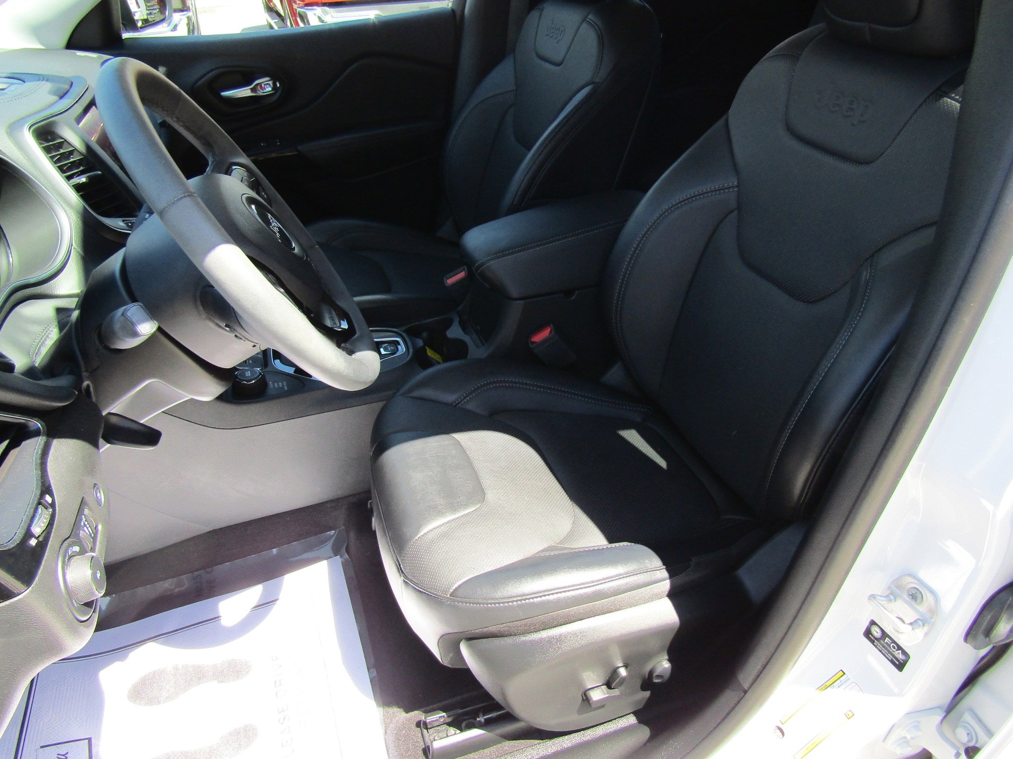 Used 2023 Jeep Cherokee Altitude Lux AWD/4WD image 13