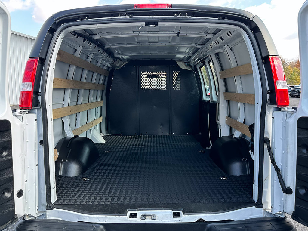 Used 2025 GMC Savana 2500 w/ Driver Convenience Package RWD image 5
