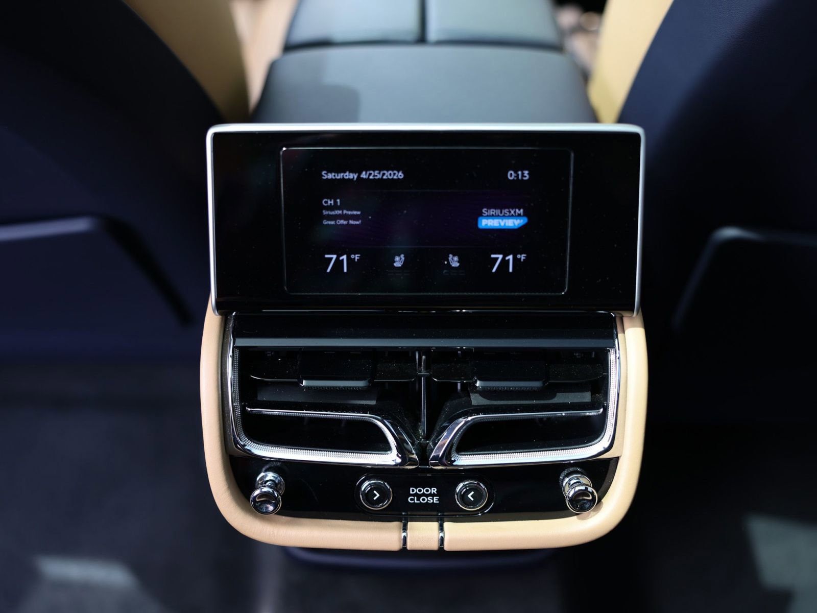 Used 2023 Bentley Bentayga Extended Wheelbase AWD/4WD image 19