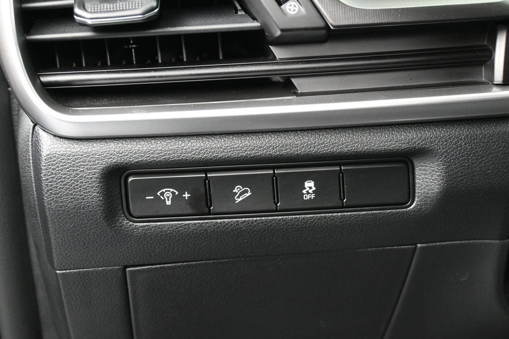 Used 2025 Kia Telluride LX FWD image 15