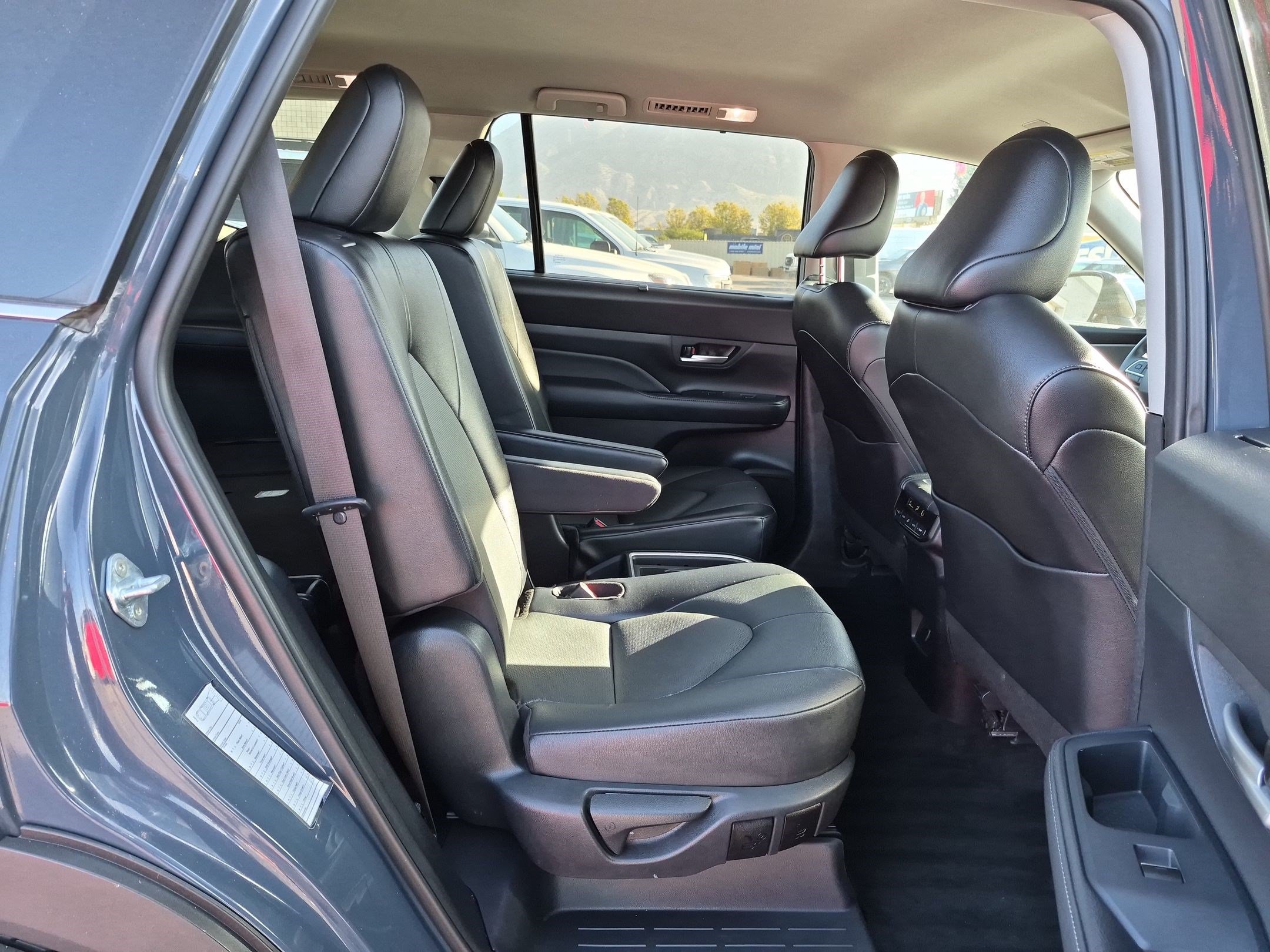 Used 2025 Toyota Grand Highlander AWD image 31