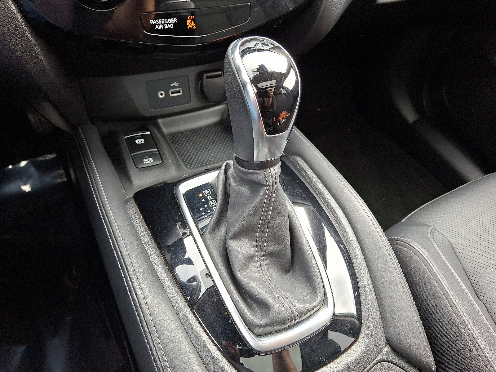 Used 2018 Nissan Rogue SL w/ Premium Package image 15