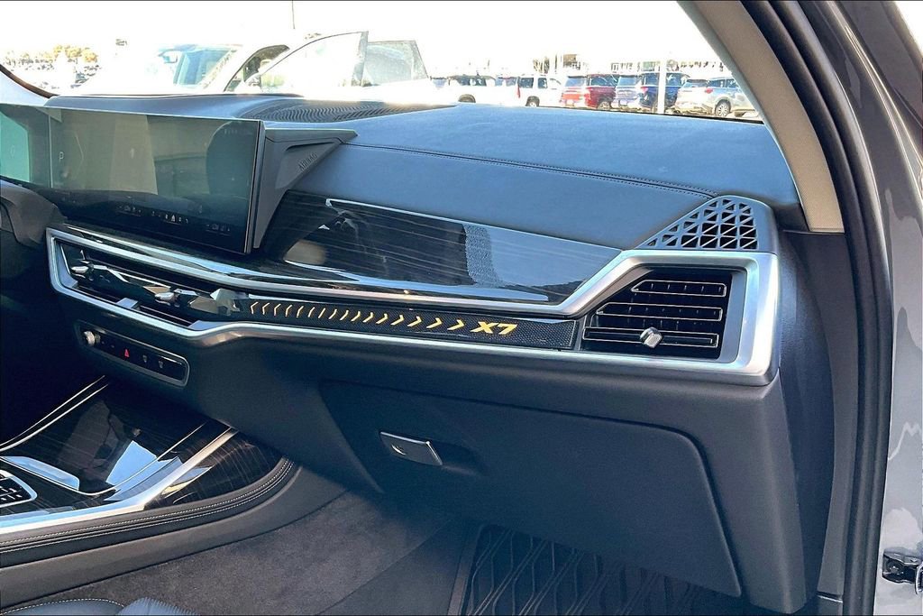 Used 2024 BMW X7 xDrive40i image 21