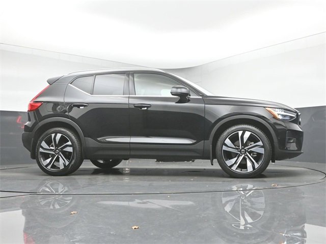 Used 2024 Volvo XC40 B5 Plus w/ Protection Package Premier image 40