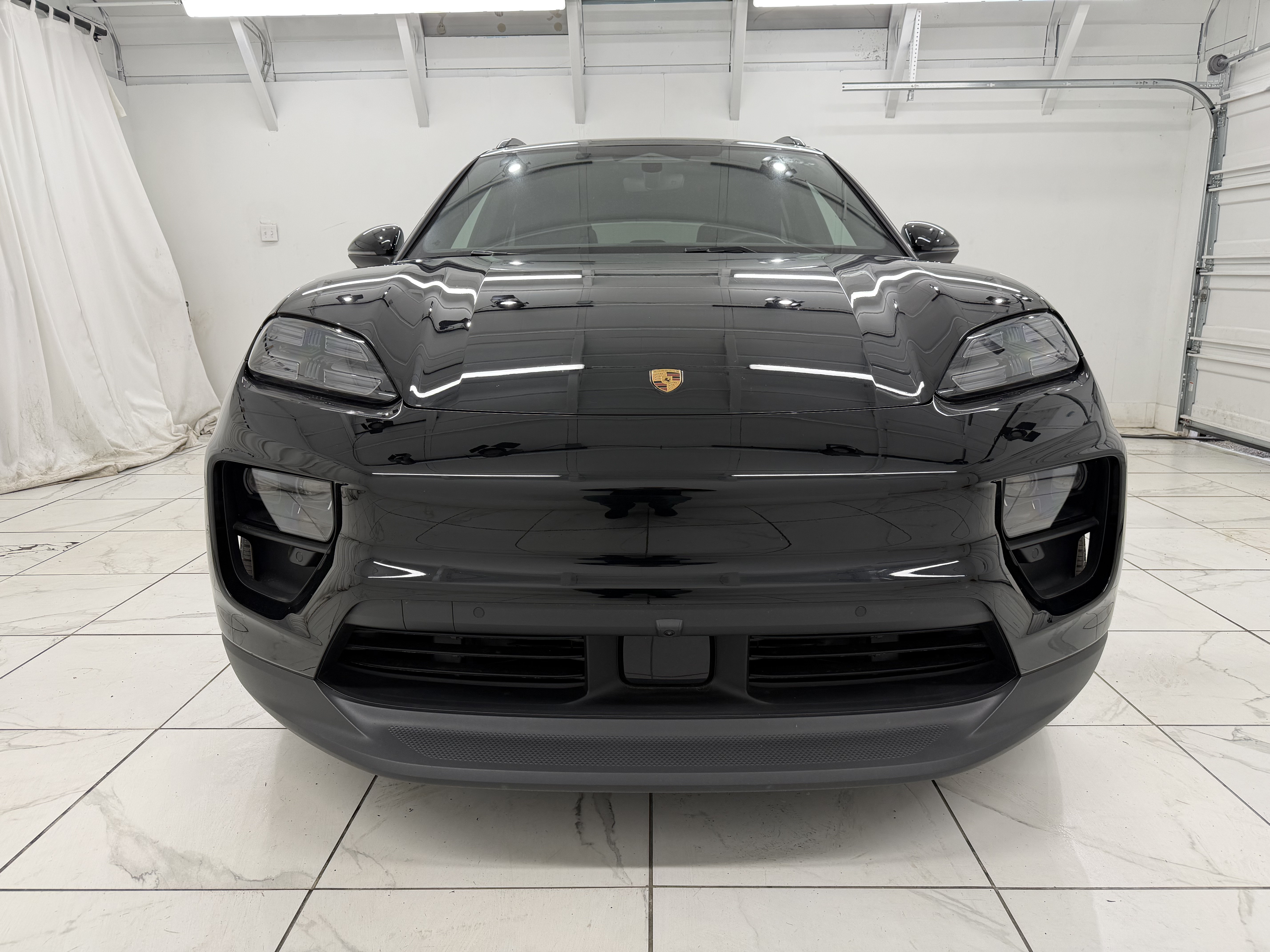 Certified 2025 Porsche Macan Electric RWD image 9
